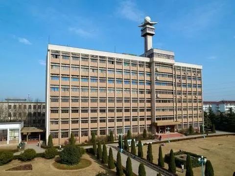 学校始建于1960年,隶属中央(军委)气象局,前身为南京大学气象学院