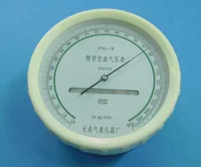 经过多次改进,托里托利发明的水银气压计成为了标准的气压测量仪器
